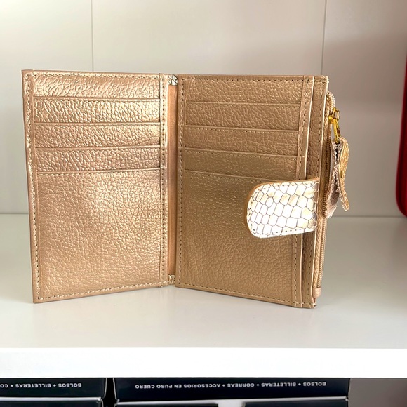 ⭐️SOLD⭐️100% Leather Women's Card Holder - Picture 2 of 5